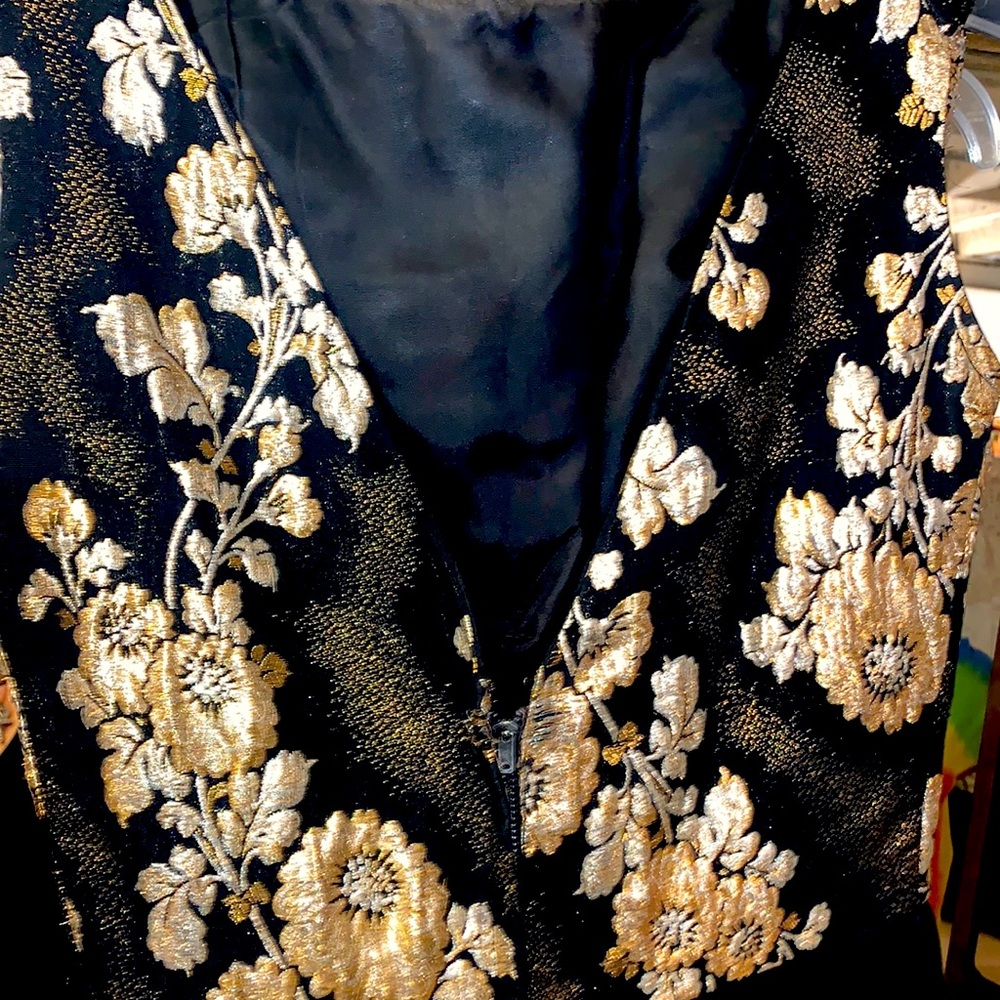 Beautiful black and gold vintage dress size 4